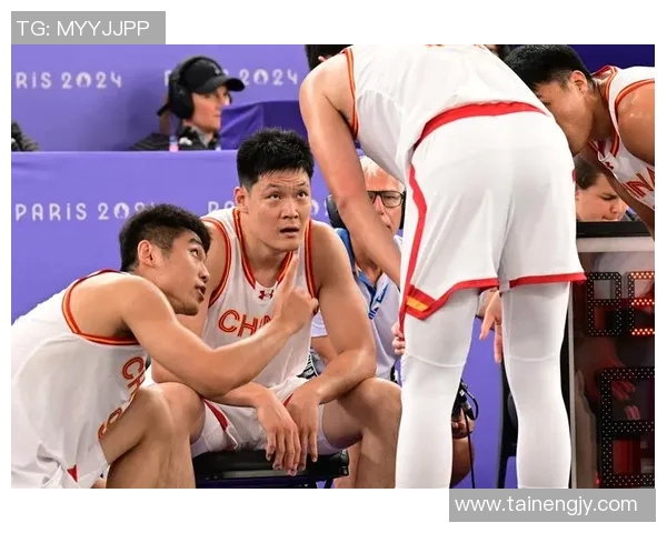 中国男篮迎战立陶宛队全力争胜展现实力与团队精神